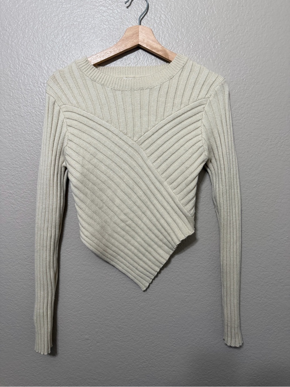 Womens M Cream Minimalist Long Sleeve Cross Over Hem Modern Chic Knit Sweater